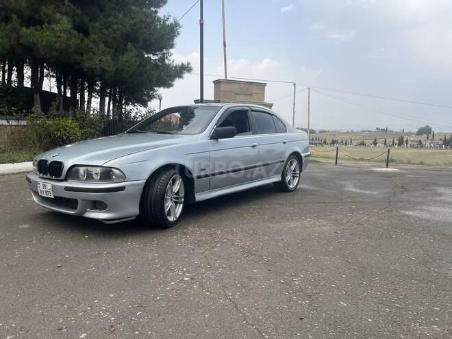 BMW 528 1998, 352,000 km - 2.8 l - Qazax