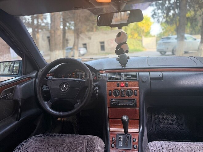 Mercedes E 200 1995, 453,000 km - 2.0 л - Sumqayıt