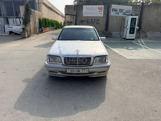 Mercedes C 220 2000, 305,000 km - 2.2 л - Sumqayıt
