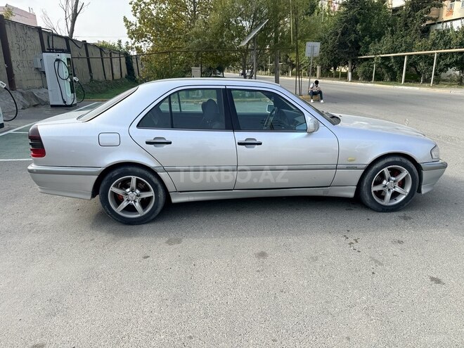 Mercedes C 220 2000, 305,000 km - 2.2 л - Sumqayıt