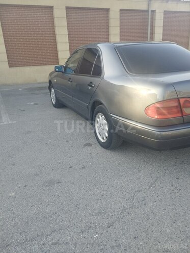 Mercedes E 240 1999, 520,000 km - 2.4 l - Bakı