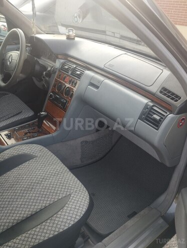 Mercedes E 240 1999, 520,000 km - 2.4 l - Bakı