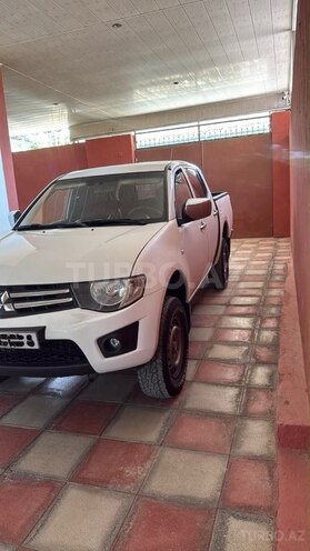Mitsubishi L200 2014, 430,000 km - 2.5 l - Bakı