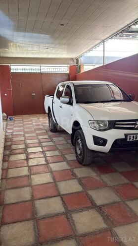 Mitsubishi L200 2014, 430,000 km - 2.5 l - Bakı