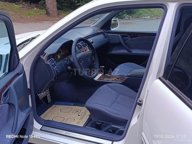 Mercedes E 240 2001, 286,000 km - 2.6 л - Bakı
