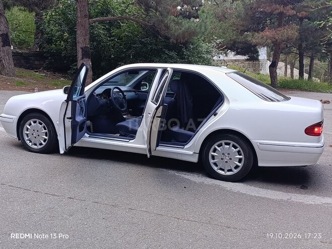 Mercedes E 240 2001, 286,000 km - 2.6 л - Bakı