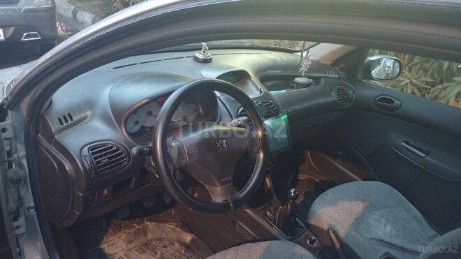 Peugeot 206 2004, 450,000 km - 1.4 л - Şirvan