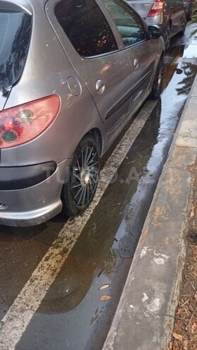 Peugeot 206 2004, 450,000 km - 1.4 л - Şirvan