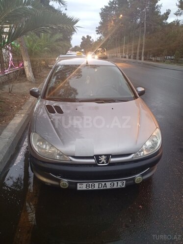 Peugeot 206 2004, 450,000 km - 1.4 л - Şirvan