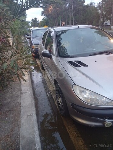 Peugeot 206 2004, 450,000 km - 1.4 л - Şirvan