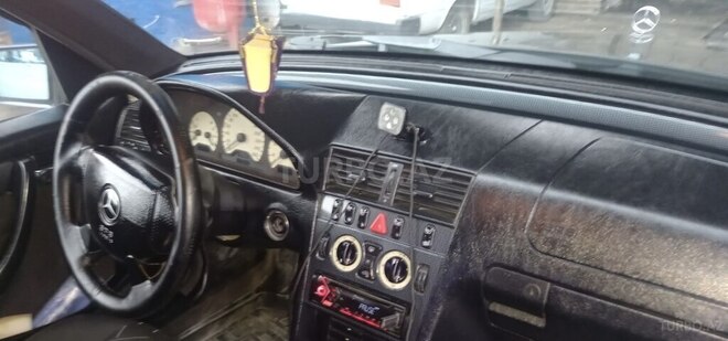 Mercedes C 230 1997, 350,000 km - 2.3 л - Quba