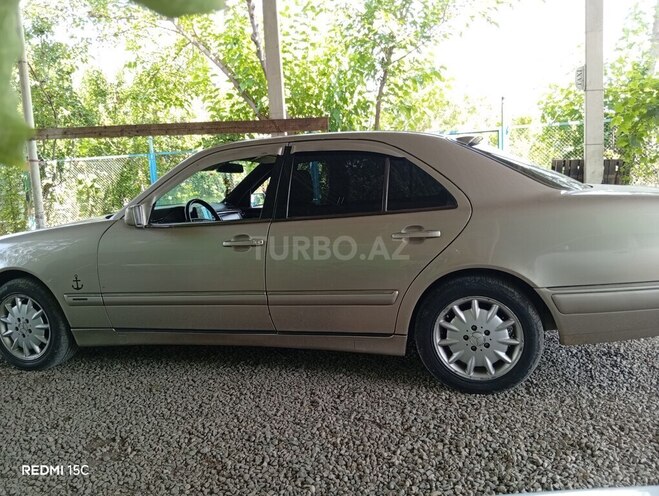 Mercedes E 230 1997, 515,236 km - 2.3 l - Füzuli