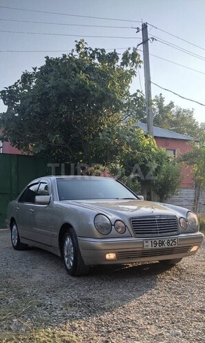 Mercedes E 230 1997, 515,236 km - 2.3 l - Füzuli