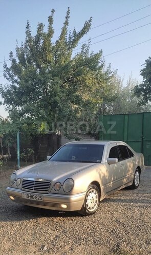 Mercedes E 230 1997, 515,236 km - 2.3 l - Füzuli