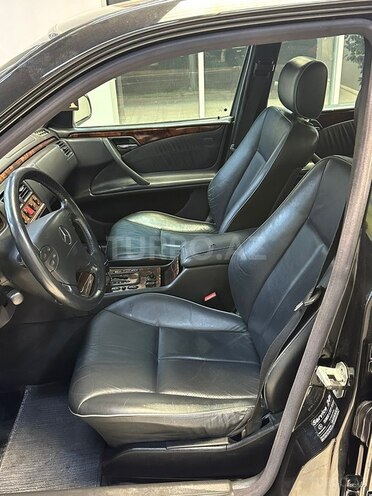 Mercedes E 280 2001, 250,000 km - 2.8 l - Sumqayıt