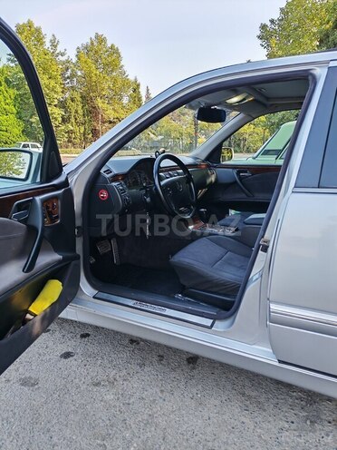 Mercedes E 240 2001, 315,715 km - 2.4 l - Ağdam