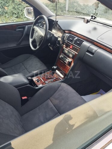 Mercedes E 270 2000, 643,596 km - 2.7 л - Yardımlı