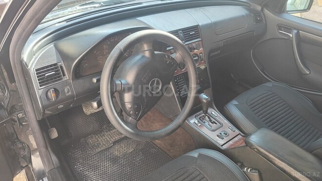 Mercedes C 220 1999, 250,000 km - 2.2 l - Bakı
