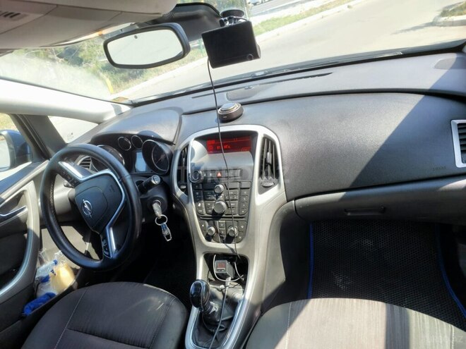 Opel Astra 2010, 232,000 km - 1.4 л - Gəncə