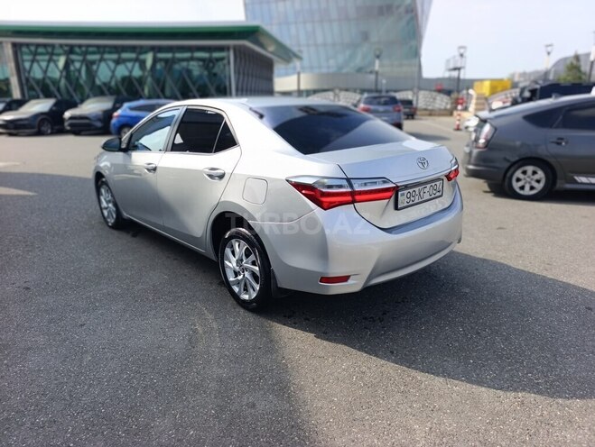 Toyota Corolla 2016, 220,000 km - 1.6 l - Bakı