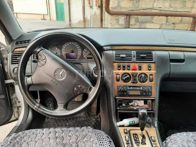 Mercedes E 240 2000, 259,000 km - 2.4 l - Bakı