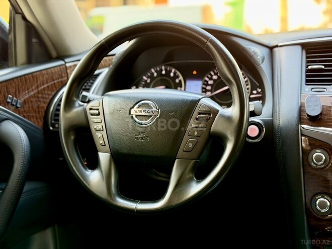 Nissan Patrol 2013, 256,565 km - 5.6 l - Bakı