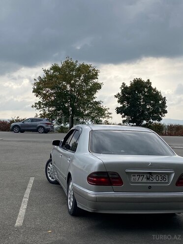 Mercedes E 220 1999, 885,759 km - 2.2 l - Qəbələ