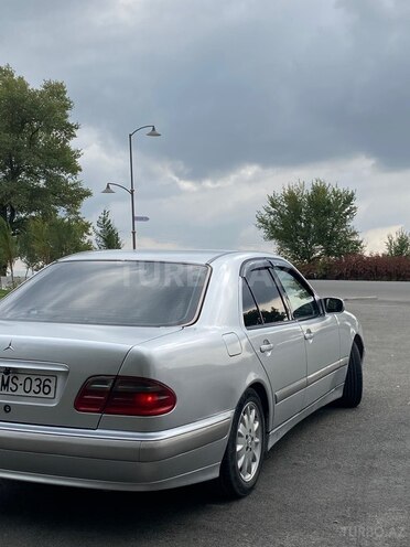 Mercedes E 220 1999, 885,759 km - 2.2 l - Qəbələ