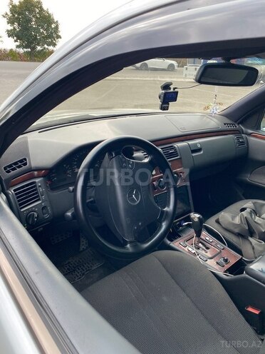 Mercedes E 220 1999, 885,759 km - 2.2 l - Qəbələ