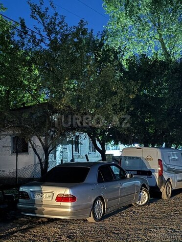 Mercedes E 220 1999, 885,759 km - 2.2 l - Qəbələ