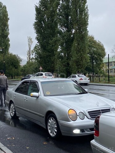 Mercedes E 220 1999, 885,759 km - 2.2 l - Qəbələ
