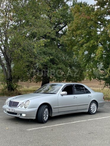 Mercedes E 220 1999, 885,759 km - 2.2 l - Qəbələ