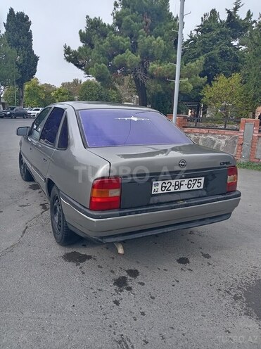 Opel Vectra 1992, 120,300 km - 2.0 л - Qax