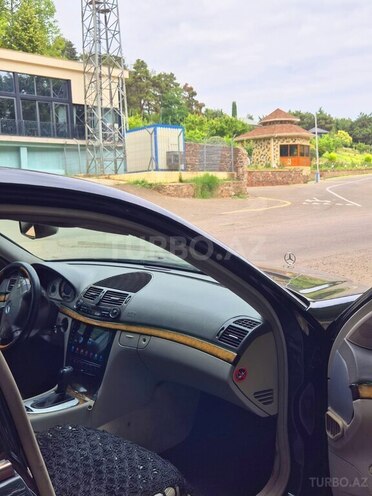 Mercedes E 270 2004, 300,000 km - 2.7 l - Tovuz