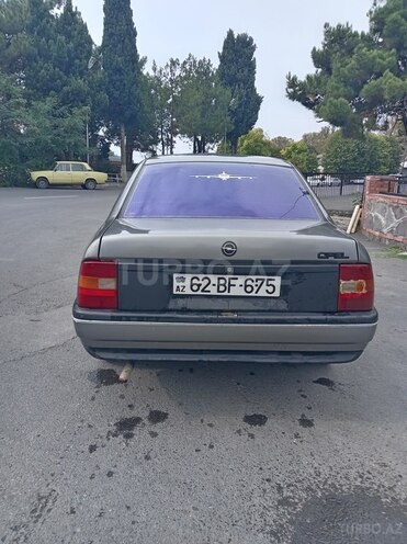 Opel Vectra 1992, 120,300 km - 2.0 л - Qax