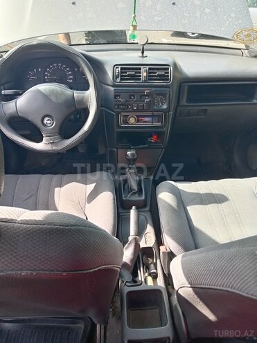 Opel Vectra 1992, 120,300 km - 2.0 л - Qax