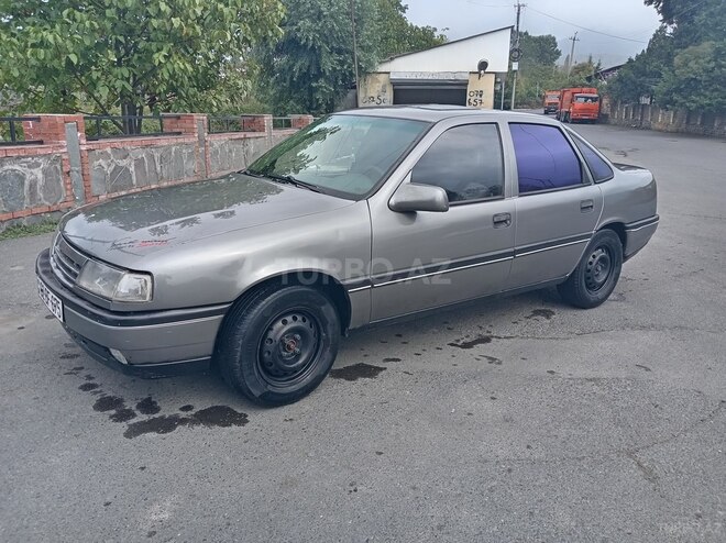 Opel Vectra 1992, 120,300 km - 2.0 л - Qax