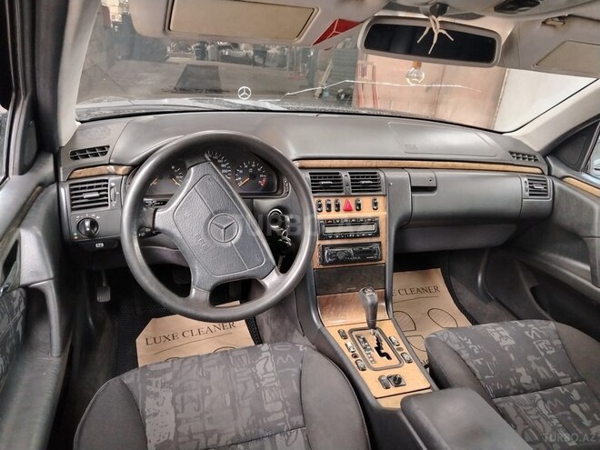 Mercedes E 240 1998, 263,586 km - 2.4 л - Mingəçevir