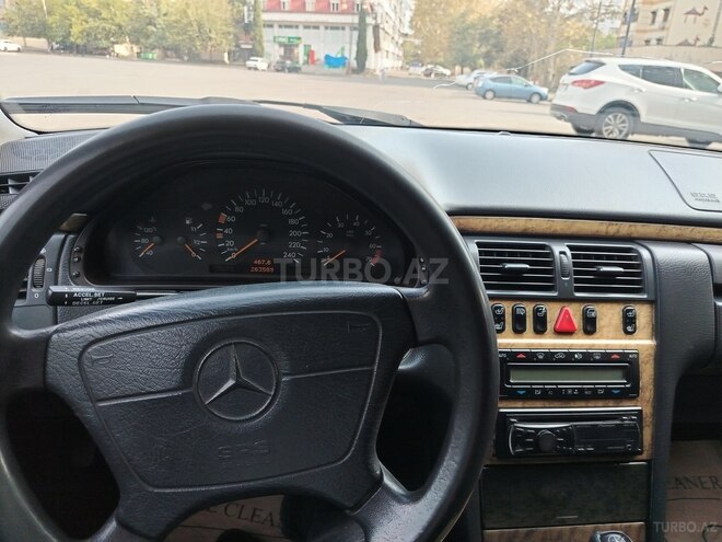 Mercedes E 240 1998, 263,586 km - 2.4 л - Mingəçevir