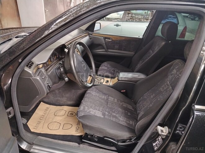 Mercedes E 240 1998, 263,586 km - 2.4 л - Mingəçevir