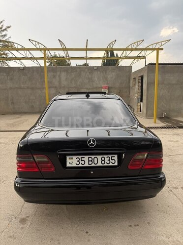Mercedes E 220 2002, 357,219 km - 2.2 l - Qazax
