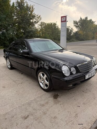 Mercedes E 220 2002, 357,219 km - 2.2 l - Qazax