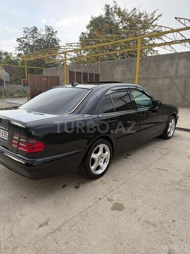 Mercedes E 220 2002, 357,219 km - 2.2 l - Qazax