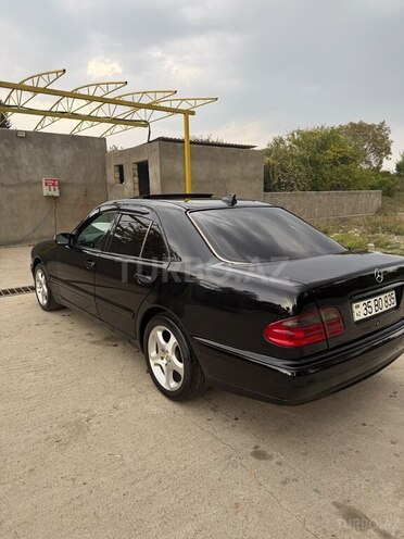 Mercedes E 220 2002, 357,219 km - 2.2 l - Qazax