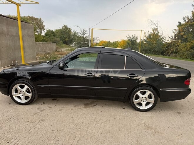 Mercedes E 220 2002, 357,219 km - 2.2 l - Qazax