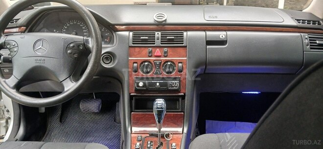 Mercedes E 220 2000, 650,000 km - 2.2 l - Şəki