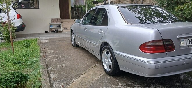 Mercedes E 220 2000, 650,000 km - 2.2 l - Şəki