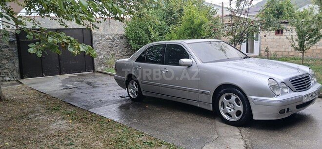 Mercedes E 220 2000, 650,000 km - 2.2 l - Şəki