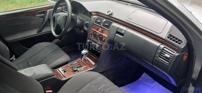 Mercedes E 220 2000, 650,000 km - 2.2 l - Şəki