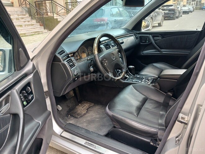 Mercedes E 280 2000, 320,000 km - 2.8 l - Bakı